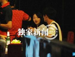 林更新周冬雨八卦,甜蜜互动引网友热议