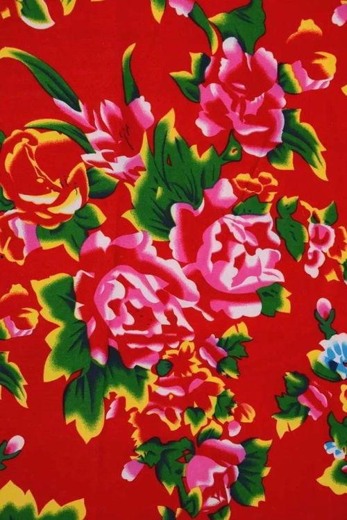 东北红绿花袄图片,红绿花袄映衬下的民俗韵味