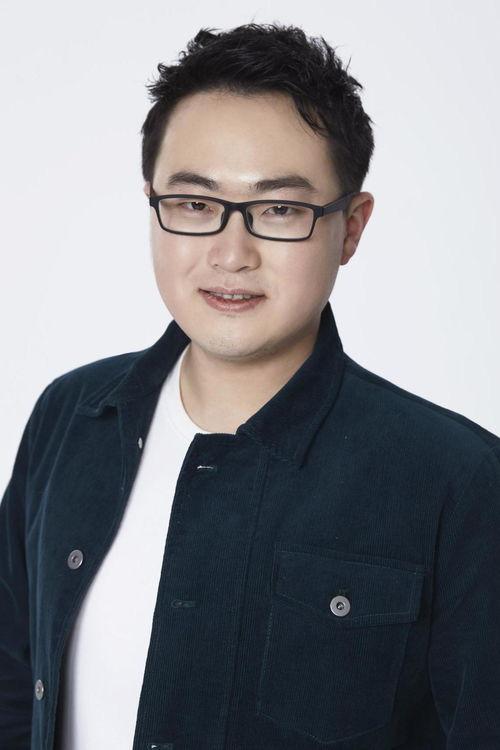 香港喜剧演员男明星,揭秘香港喜剧界男明星的幽默人生