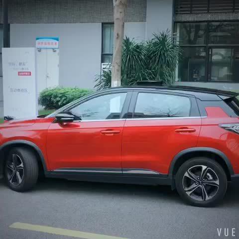 小鹏的家背景,出身寒门，逆袭科技新贵